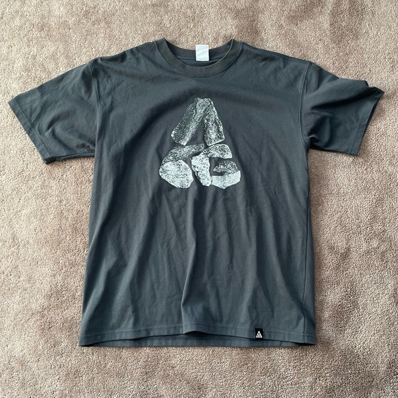 Nike ACG Rock Men’s Graphic T-shirt - Picture 1 of 5